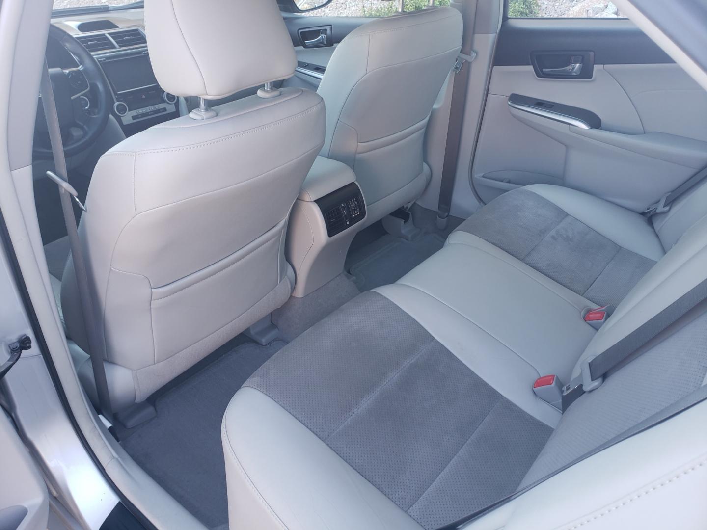 2014 /gray and black Toyota Camry Hybrid lx (4T1BD1FK3EU) with an 3.5L V6 DOHC 24V engine, 5-Speed Automatic transmission, located at 323 E Dunlap Ave., Phoenix, AZ, 85020, (602) 331-9000, 33.567677, -112.069000 - Photo#11